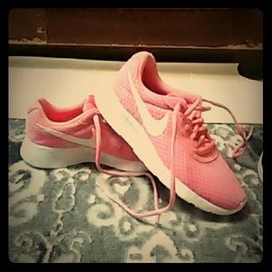 Womens Nikes sneakers